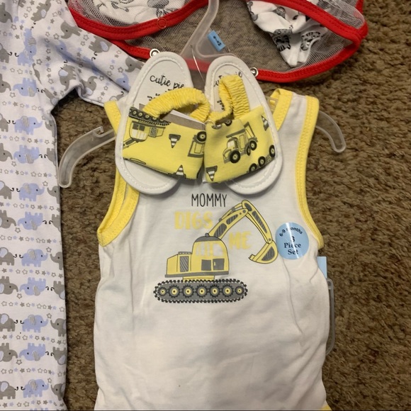 Baby Boys Outfit Lot 6-9 MOS Bundle Baby Shower Clothes Lot matching sets - Picture 2 of 6